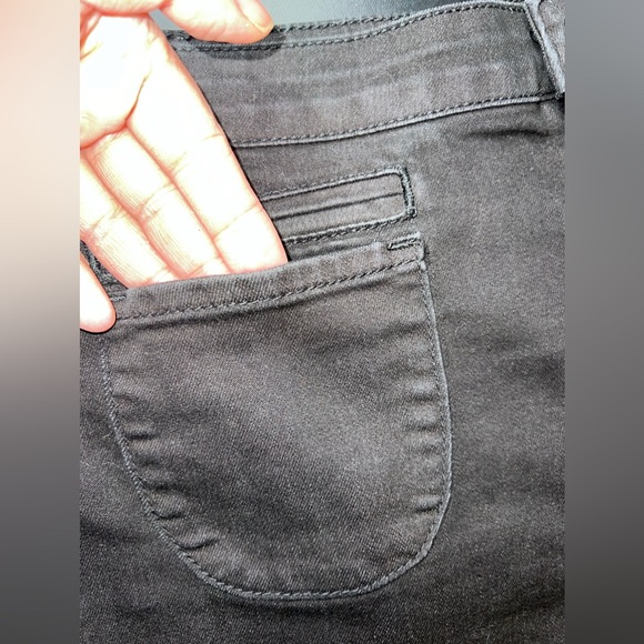 Urban Outfitters BDG Black Denim High-Waisted Shorts Size 28 EUC - Picture 3 of 10